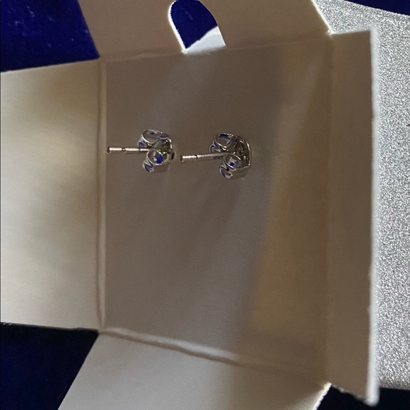 NWOT Diamond Accent Heart Dangle Earrings - Picture 5 of 5